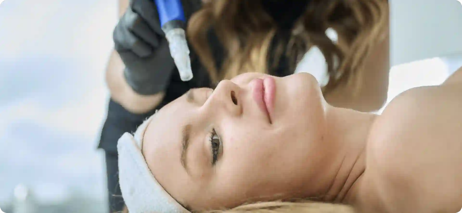 How Do Microneedles Trigger New Collagen and Elastin in Loose Skin Rainham?